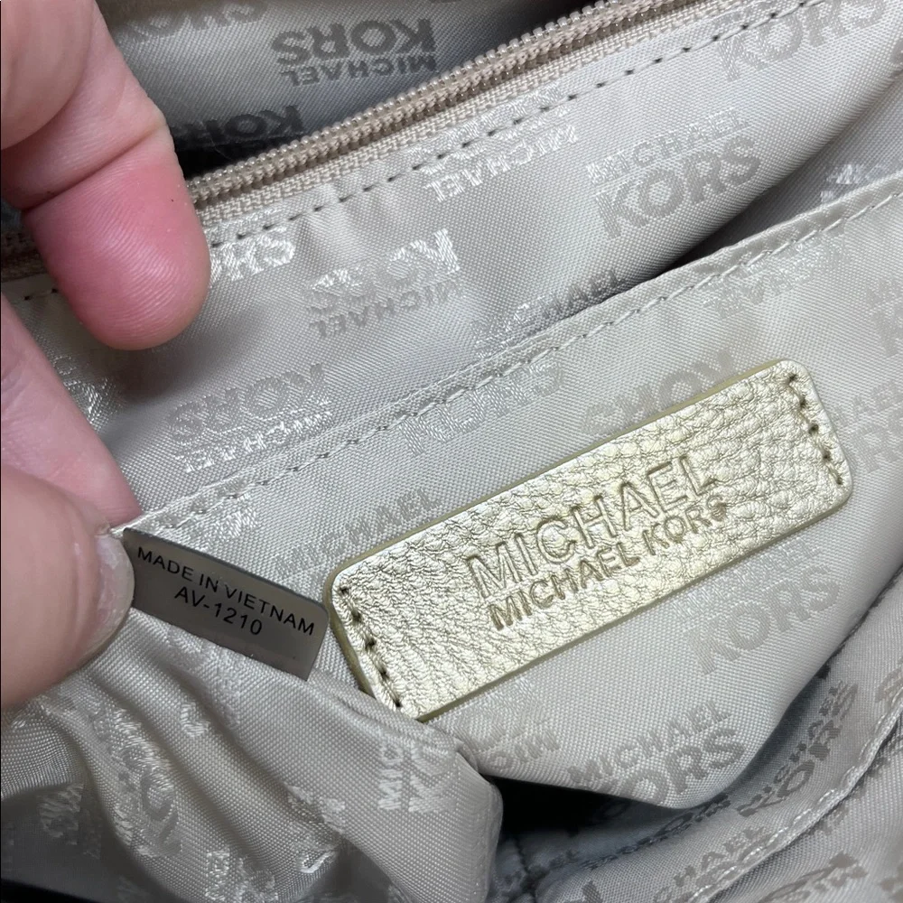 9865 Michael Kors Metallic Gold Patent Tote with Chain Handles 257499865 - Picture 6 of 14